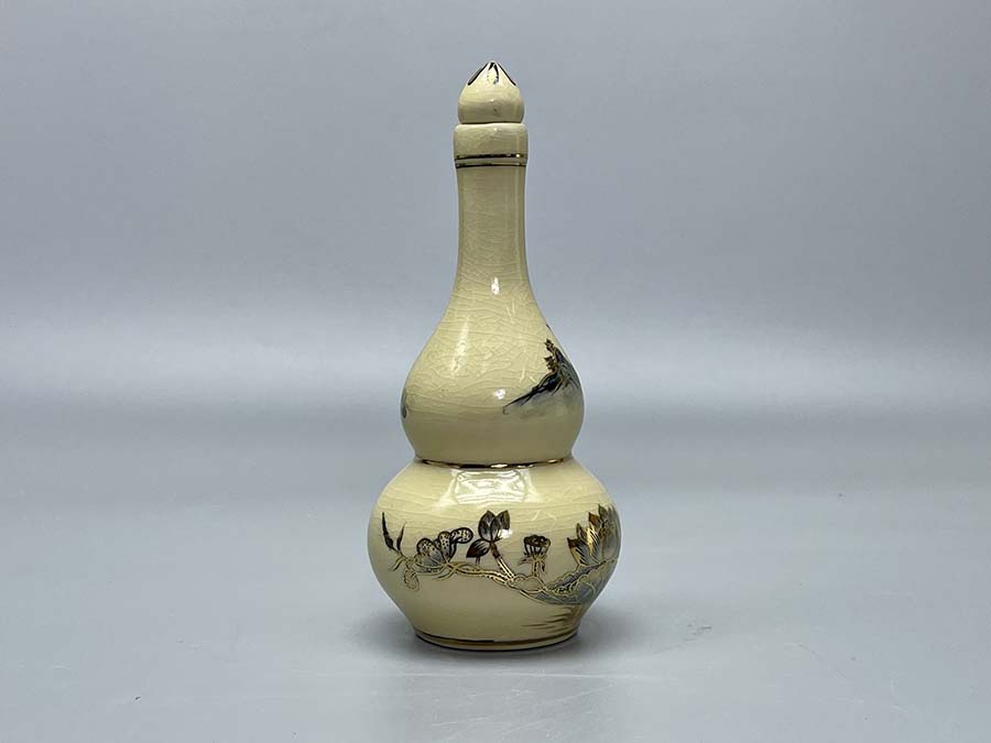 nam-ruou-hoa-sen-gom-chu-dau-ve-vang-kim-4