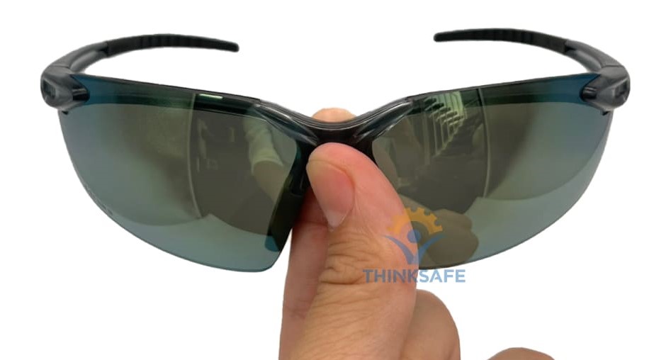 kinh-bao-ho-ky715-den-anh-xanh