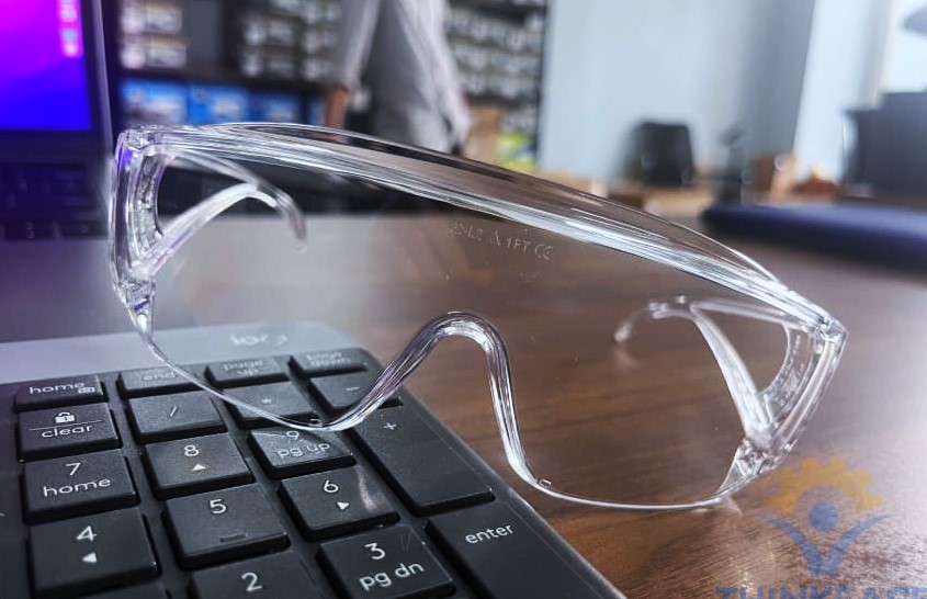 kinh-bao-ho-chong-bui-deltaplus-piton