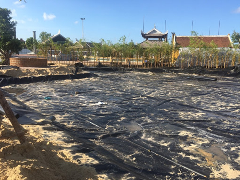 Thi công bạt lót hồ