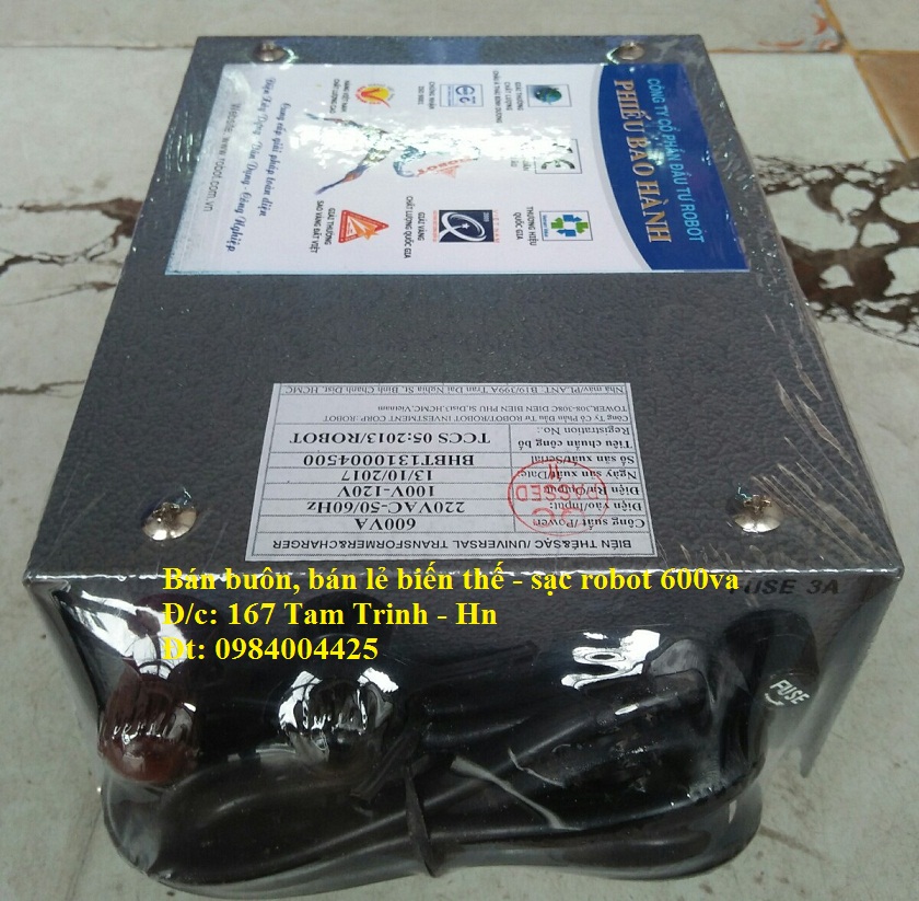 BIẾN ÁP ROBOT 600VA TÍCH HỢP SẠC ẮC QUY 12V