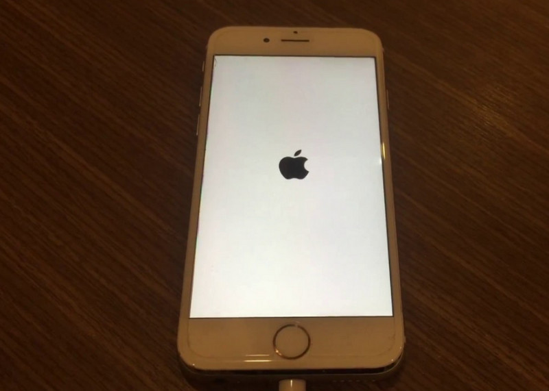 Biểu hiện lỗi treo táo ở iphone