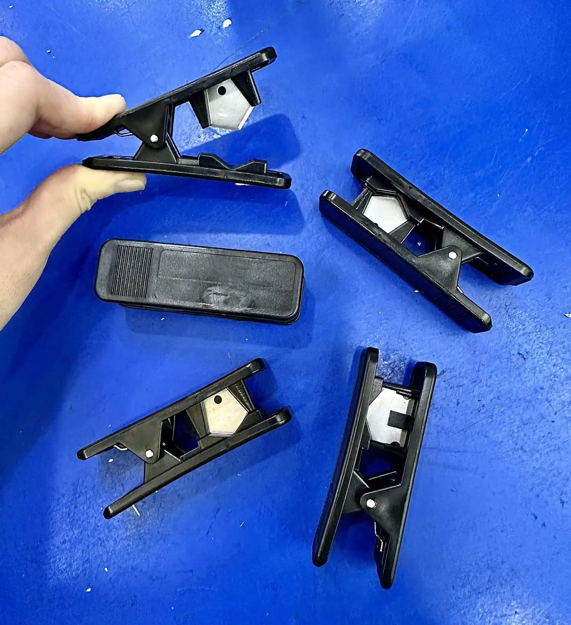 Dao cắt dây máy lọc nước