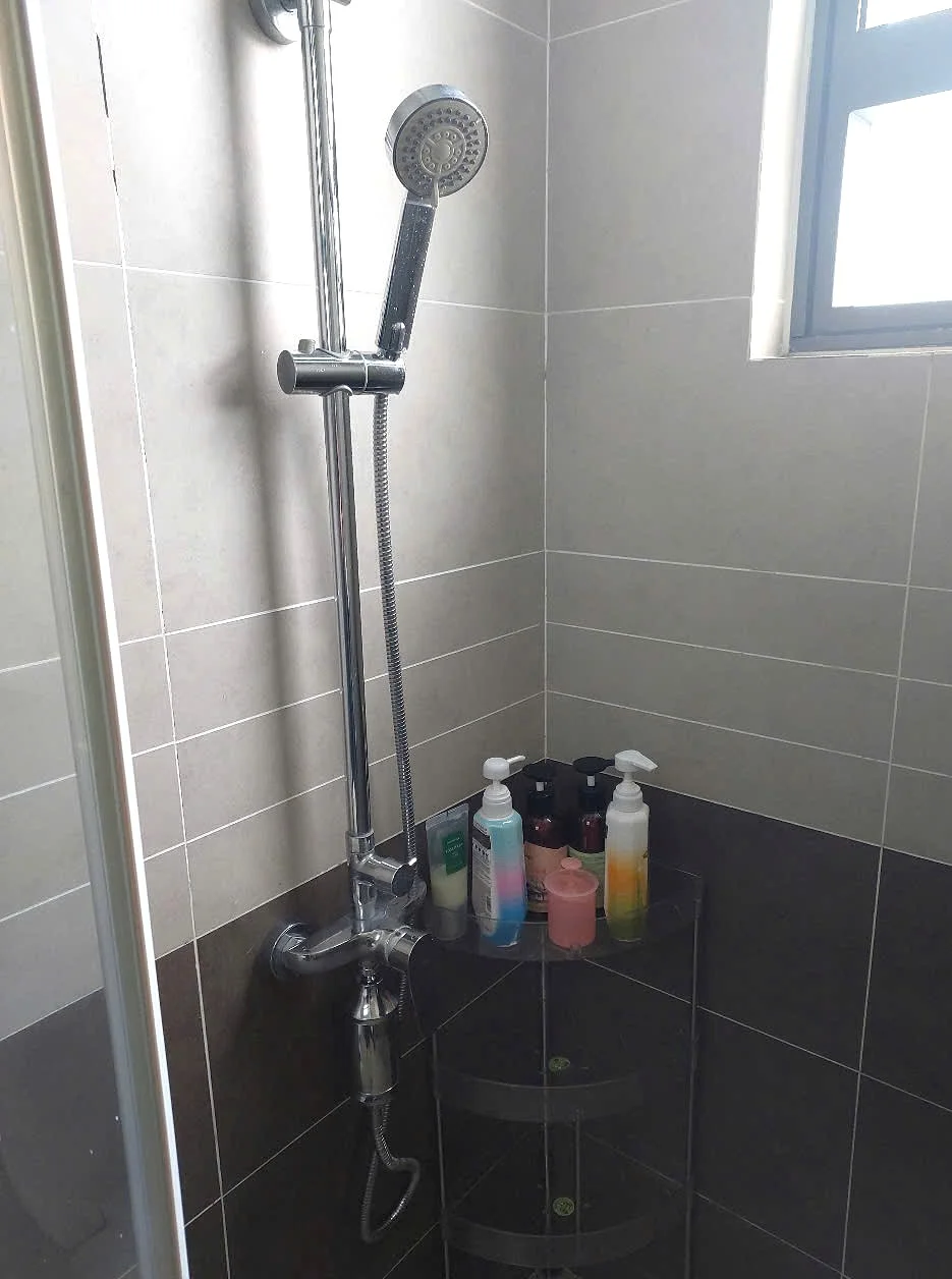 Hình lắp đặt thực tế bộ lọc sen tắm 3M SFKC01-CN1