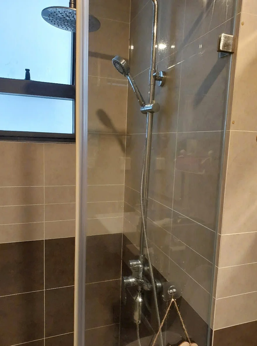 Hình lắp đặt thực tế bộ lọc sen tắm 3M SFKC01-CN1