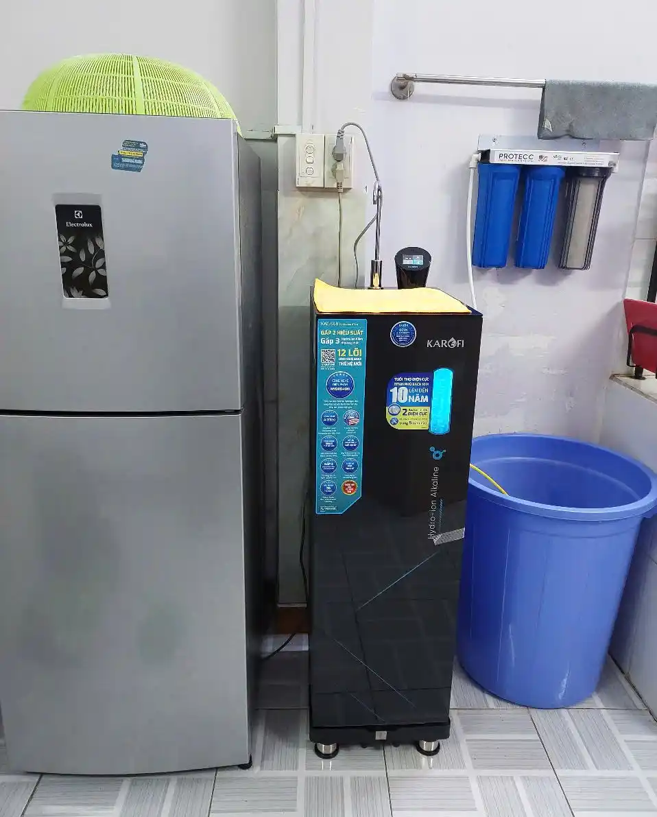 Hình lắp đặt thực tế máy lọc nước ION Kiềm Karofi KAE-S68