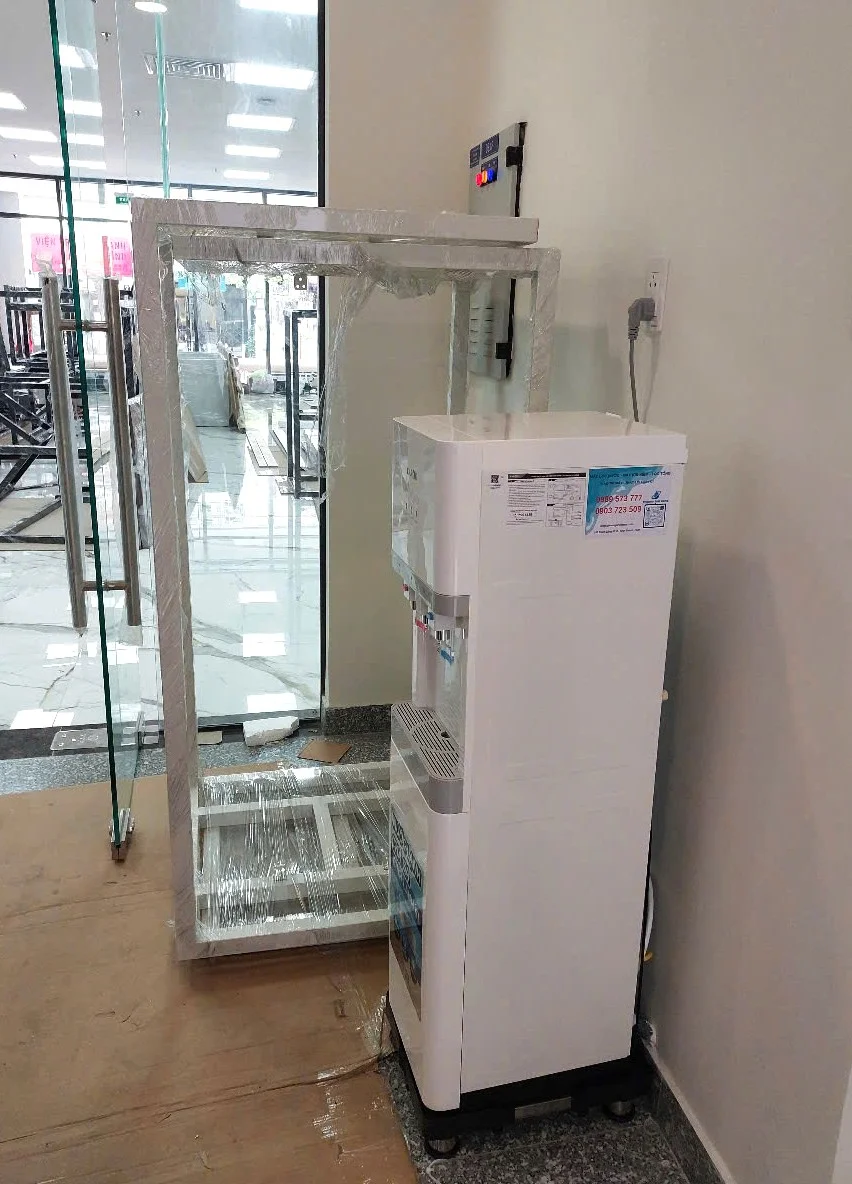 Hình lắp đặt thực tế máy lọc nước nóng lạnh Karofi HCV208RO