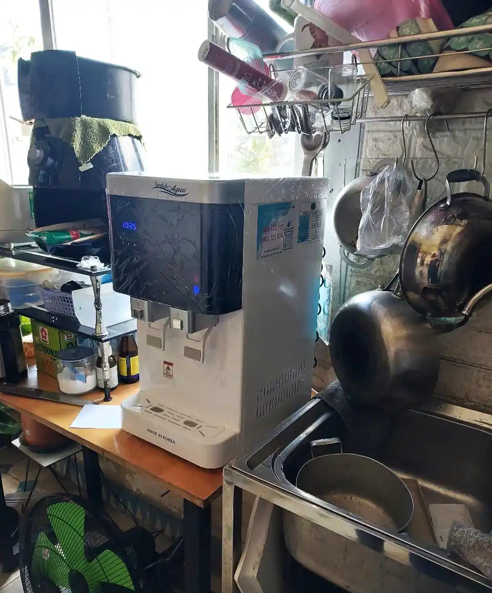 Hình lắp đặt thực tế máy lọc nước nóng lạnh Seoul Aqua PTS-4001T