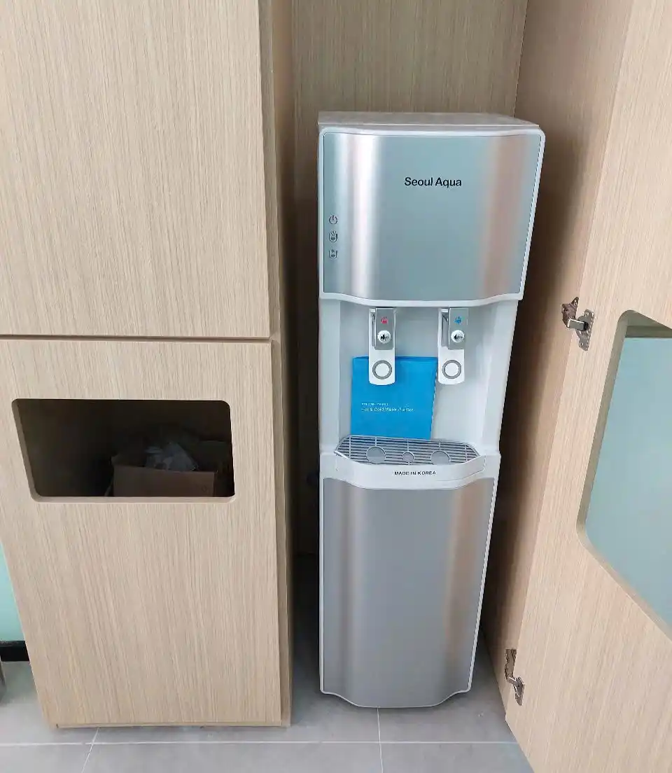 Hình lắp đặt máy lọc nước nóng lạnh Seoul Aqua PTS-2100