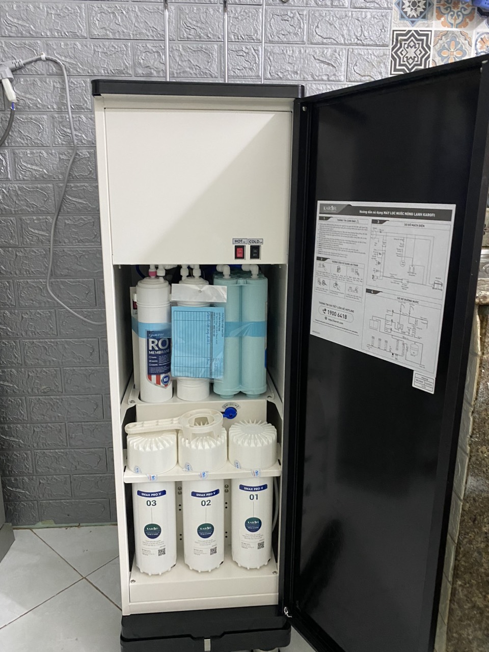   Hình ảnh lắp đặt thực tế máy lọc nước nóng lạnh Karofi KAD-D66S