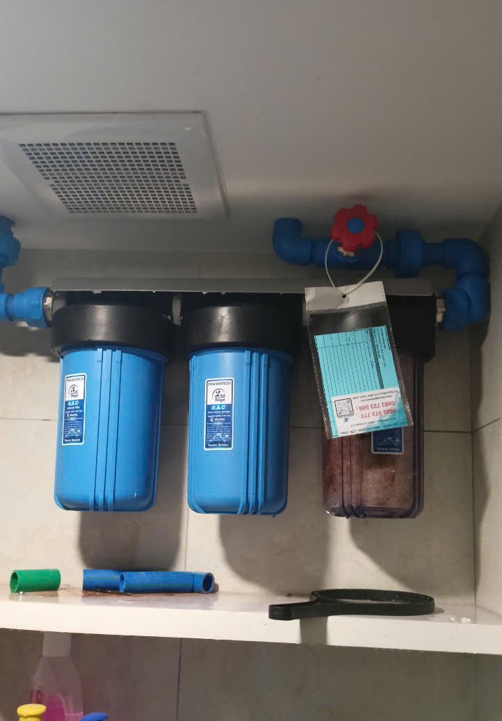 Hình ảnh lắp đặt thực tế của lõi béo PP cho cột Bigblue 10 inch