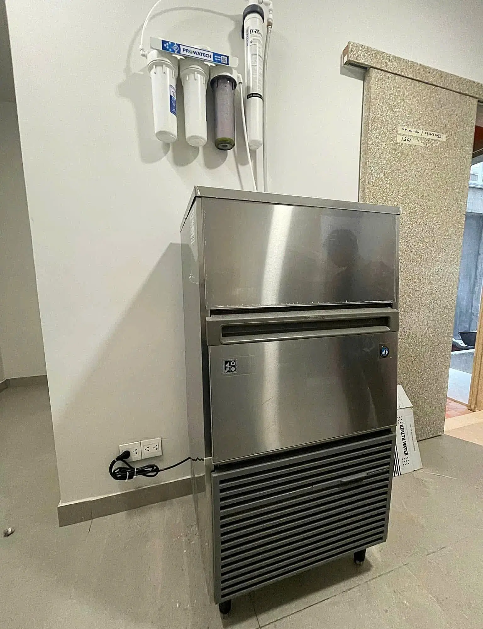 Lọc nước trước khi vào máy làm đá