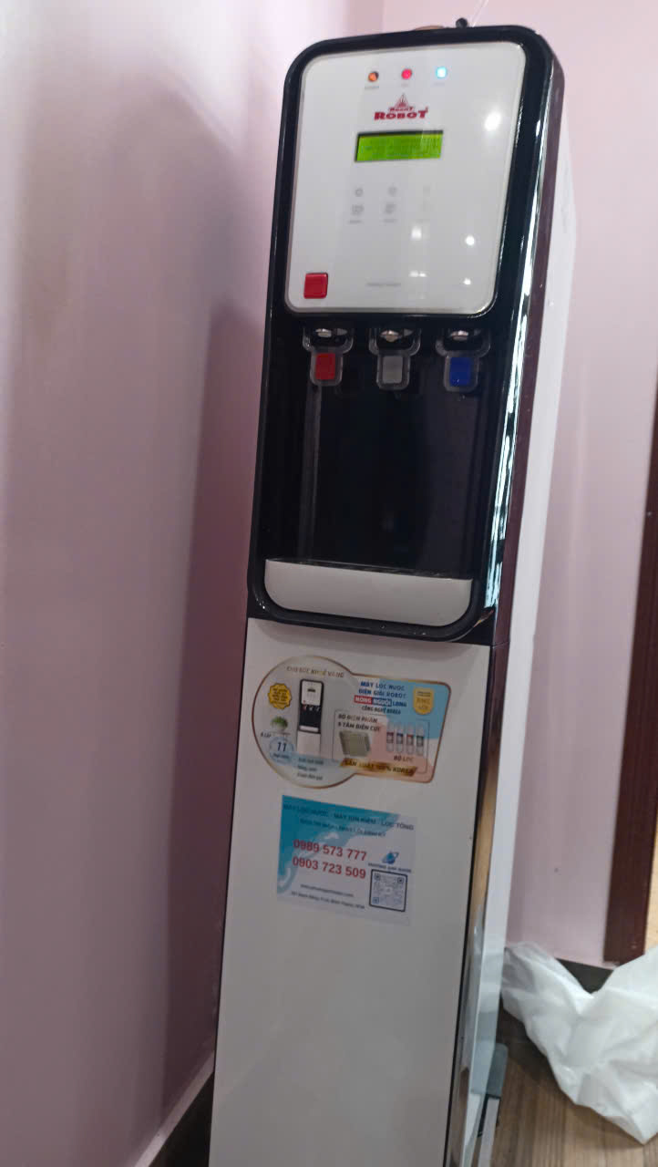 Hình lắp đặt thực tế máy lọc nước ION Kiềm Robot UHC tủ đứng