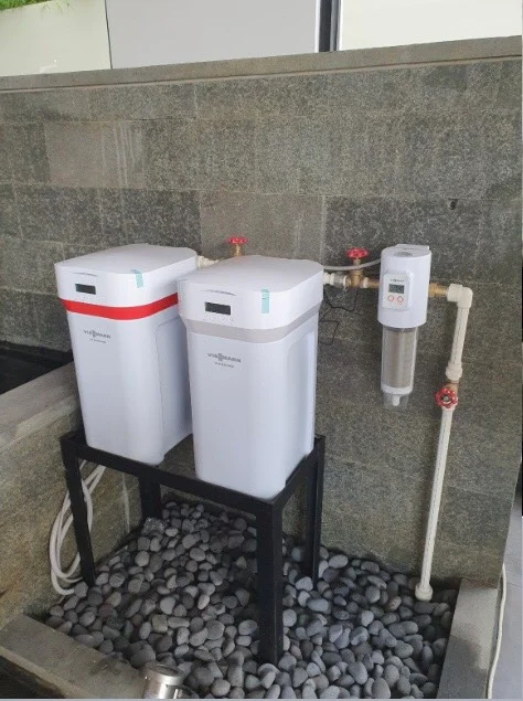 Hình lắp đặt thực tế khi kết hợp Vitopure S2 và Vitopure S3. S2 với thiết kế màu xám và S3 với thiết kế màu cam