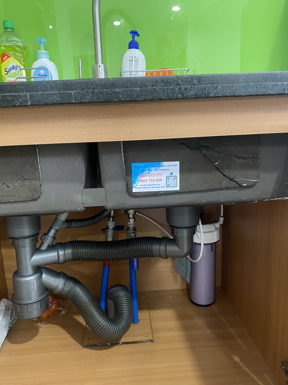 Hình ảnh lắp đặt thực tế của máy lọc nước nóng lạnh để bàn Fujie WPD508C
