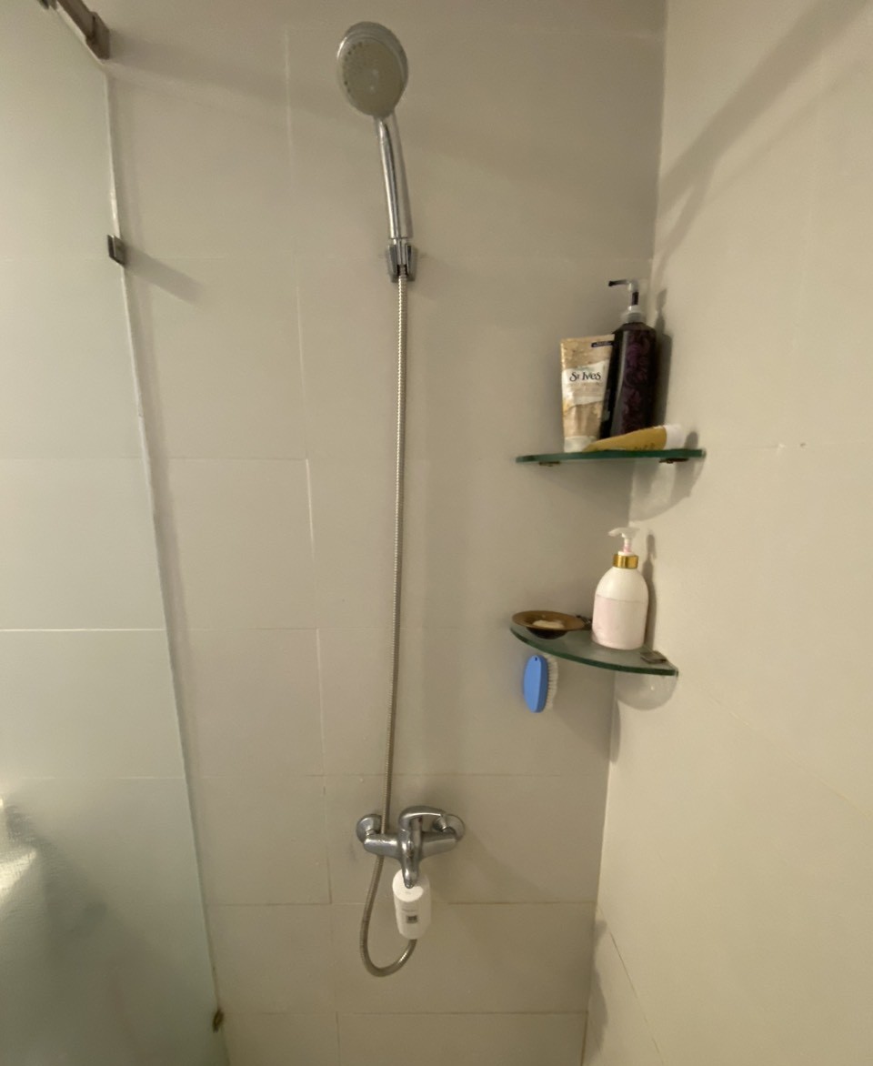 Hình lắp đặt thực tế bộ lọc sen tắm Philips AWP1775/74