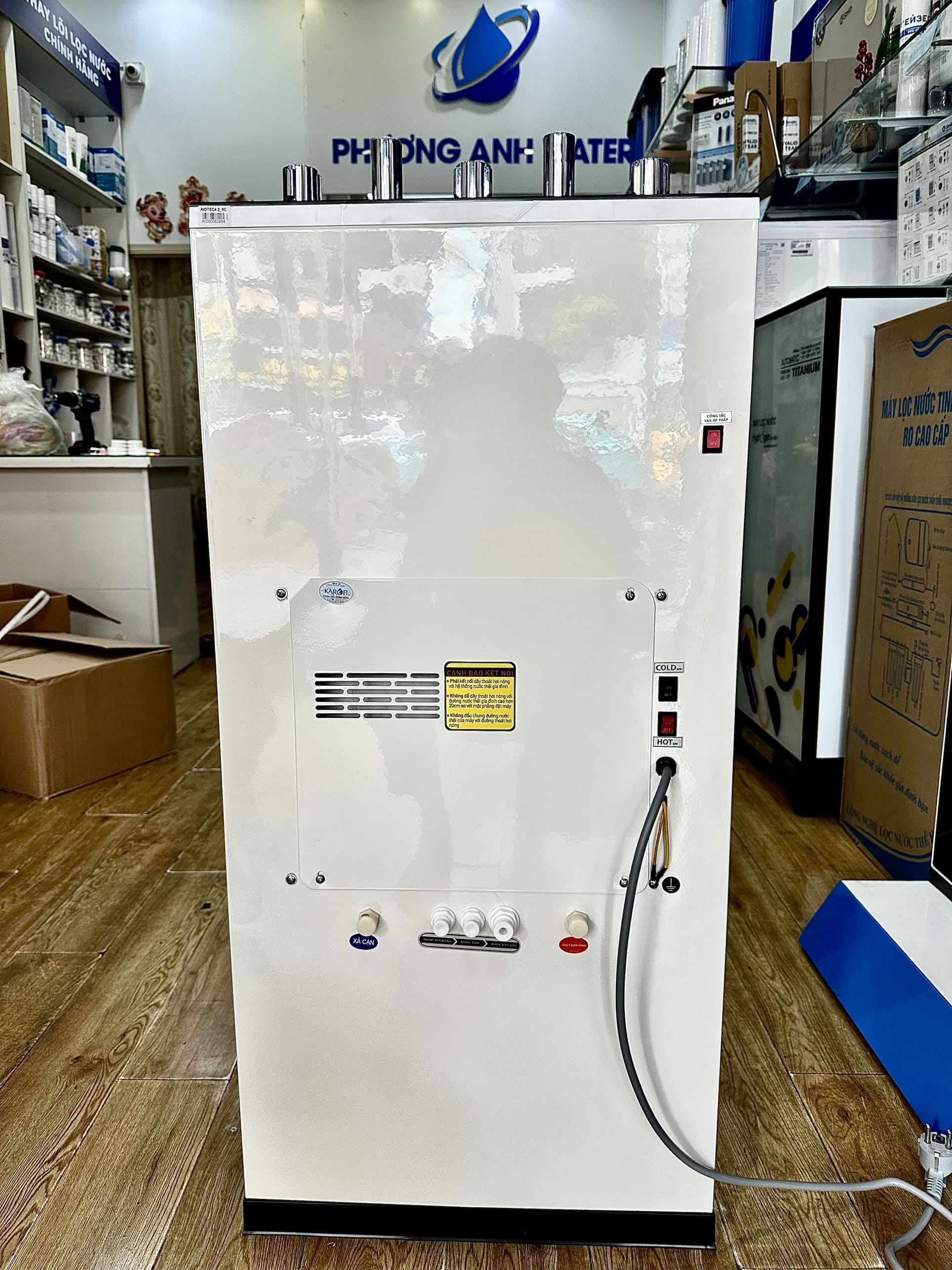 Hình thực tế máy lọc nước nóng lạnh Karofi KAD-D50