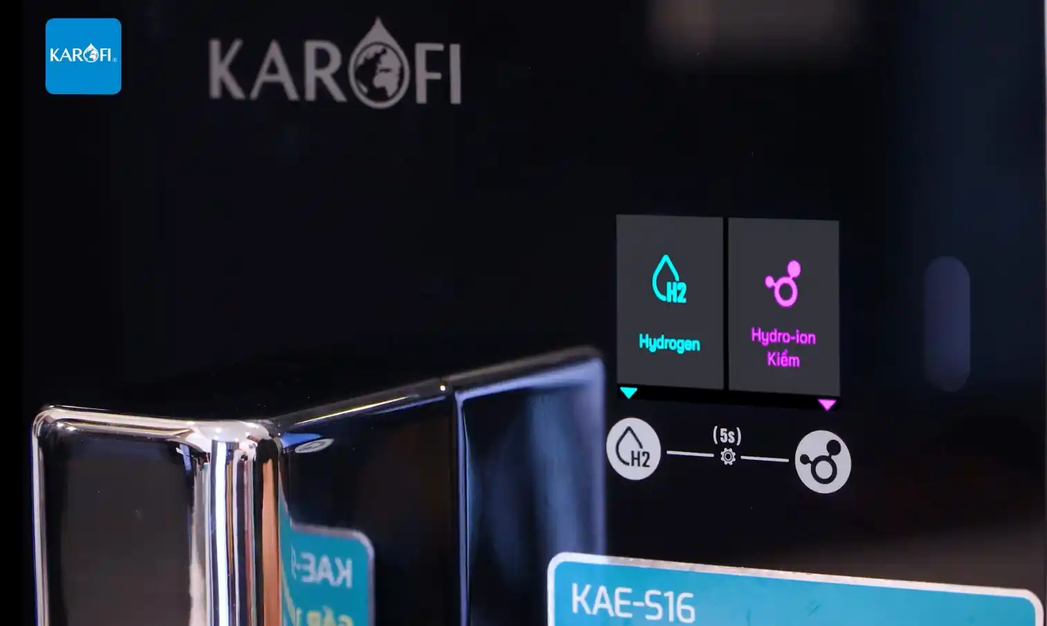 Dễ dàng lấy nước với phím bấm cảm ứng