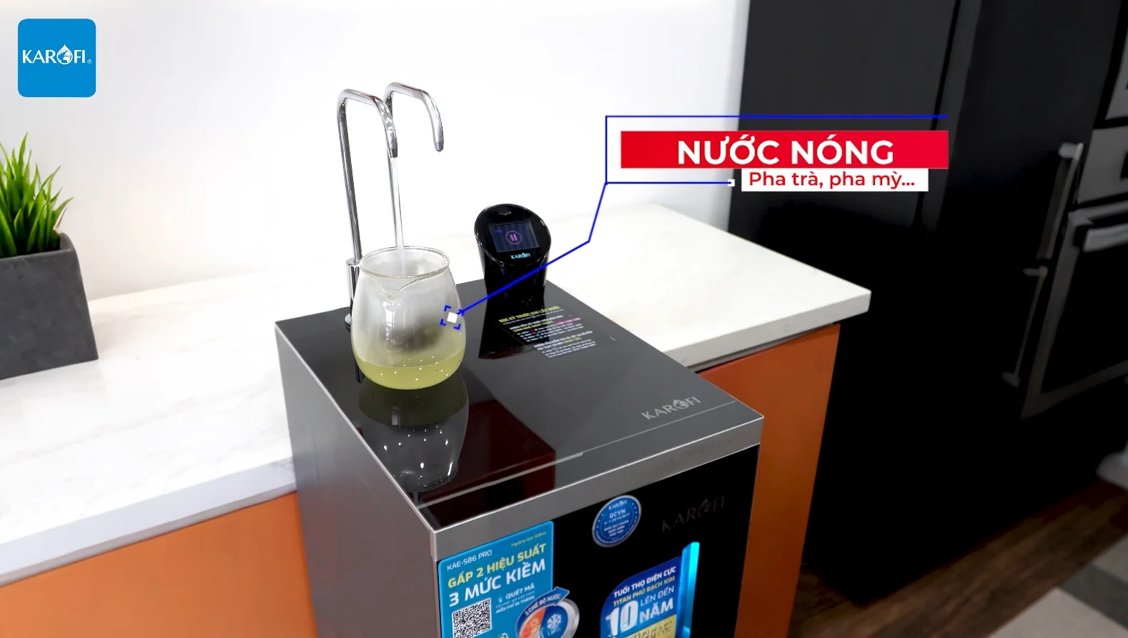 Nước lạnh sâu và nước nóng dùng để giải khát và pha trà, cà phê...