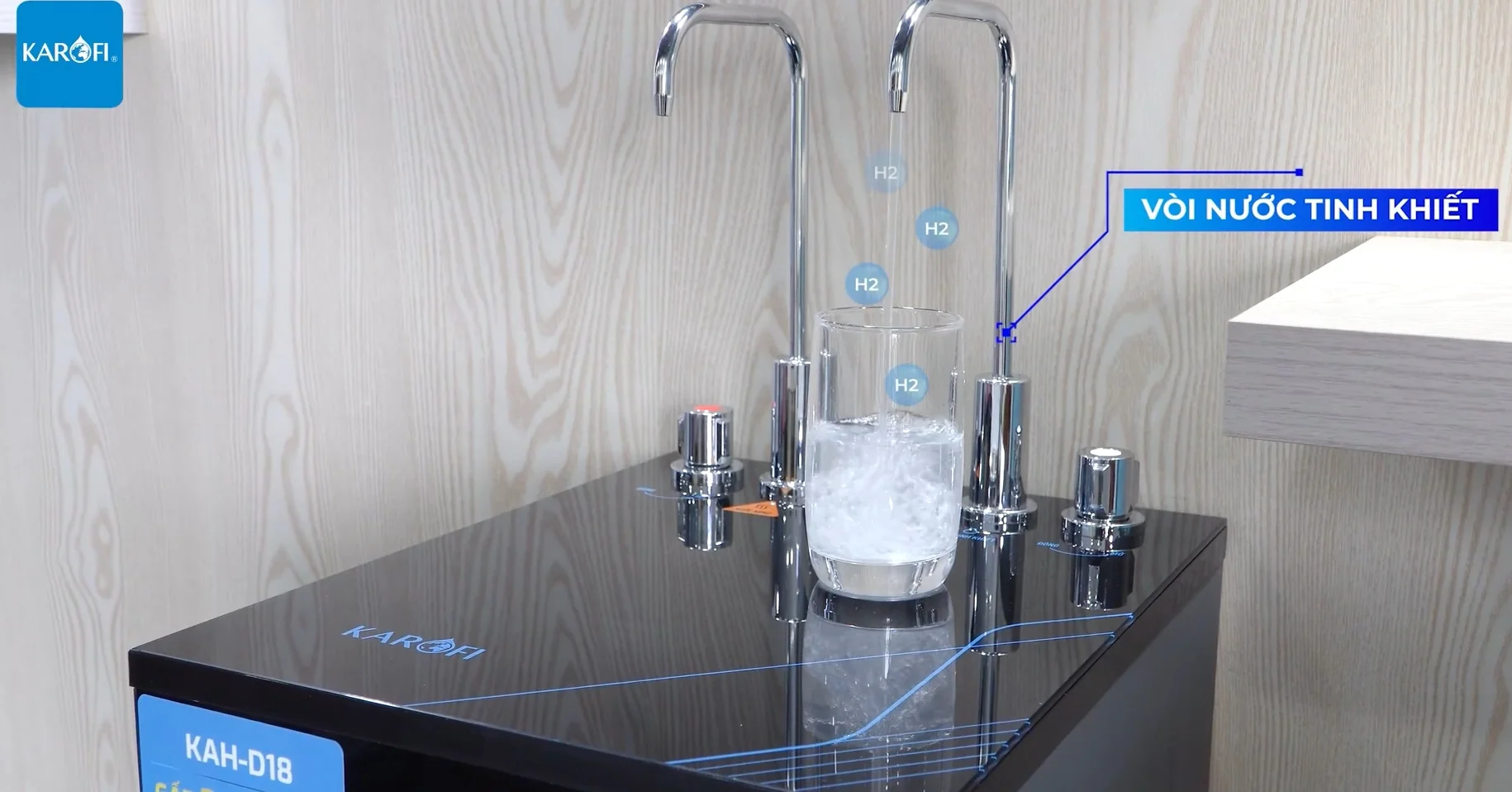 Uống nước trực tiếp từ vòi nước tinh khiết