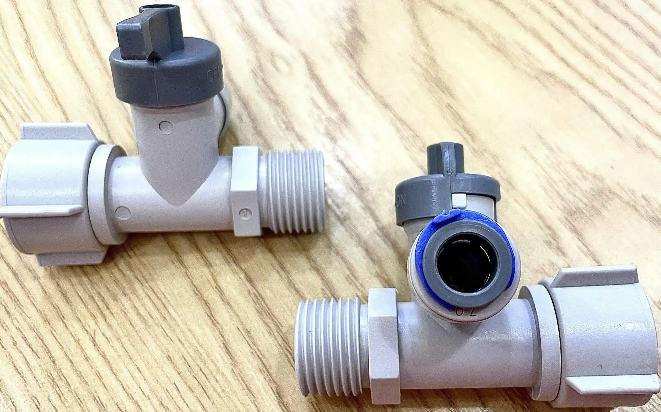 Van nguồn nhựa ren 21 ra dây phi 10