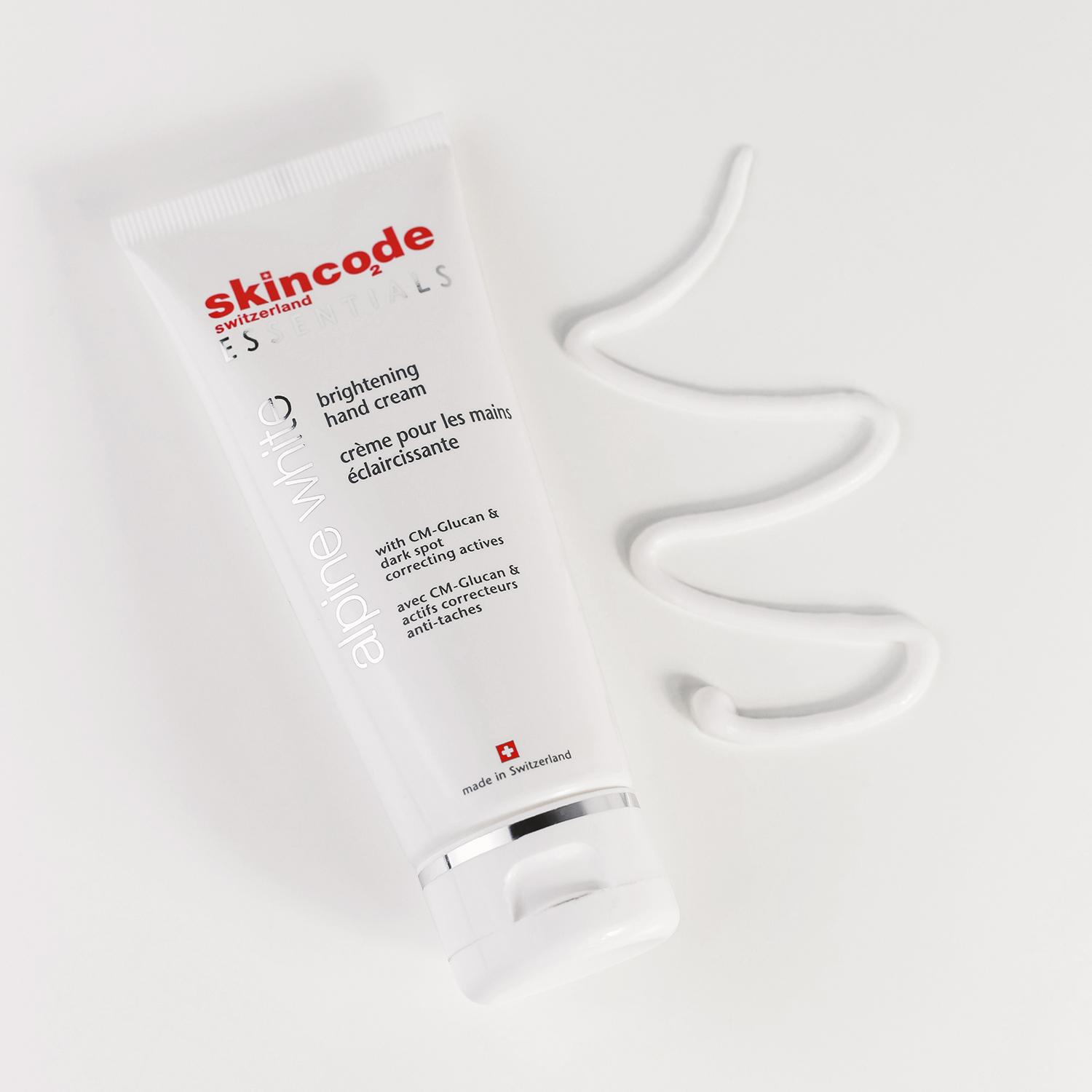 Kem dưỡng trắng và bảo vệ da tay Skincode Essentials Alpine White Brightening Hand Cream