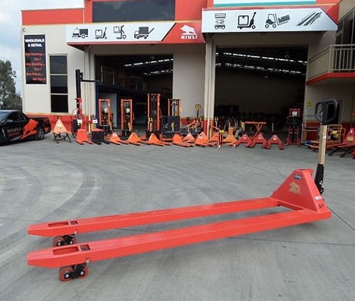 Xe nâng tay thấp càng dài