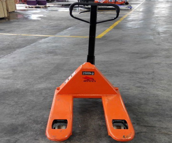 Xe nâng tay thấp càng ngắn