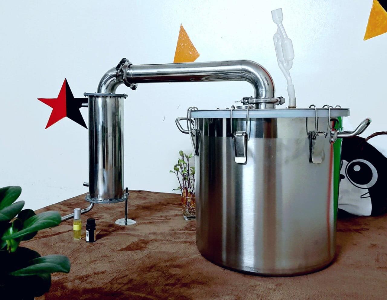 Nồi chưng cất tinh dầu húng quế từ thương hiệu Machinex.