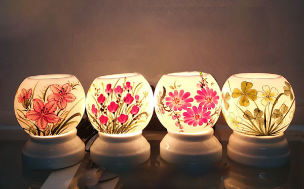 đèn xông tinh dầu phòng khách