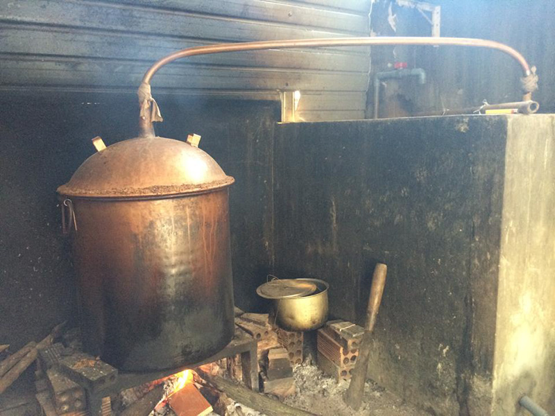 Nồi nấu rượu theo kiểu truyền thống