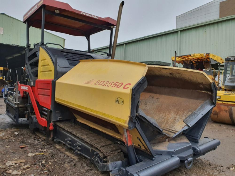 Máy rải nhựa đường Dynapac ở đâu tốt nhất