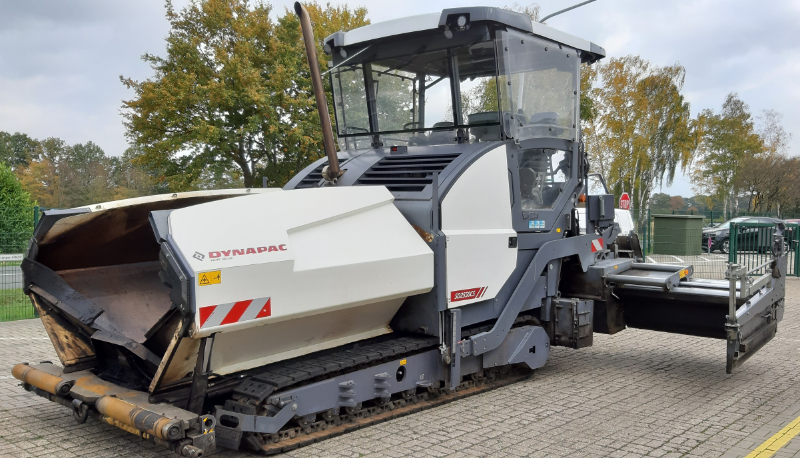 xe trải nhựa đường nhập khẩu nguyên chiếc