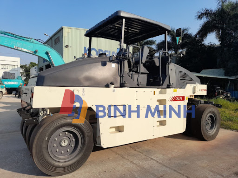 xử lý tình trạng xe lu bánh lốp thải khói đen