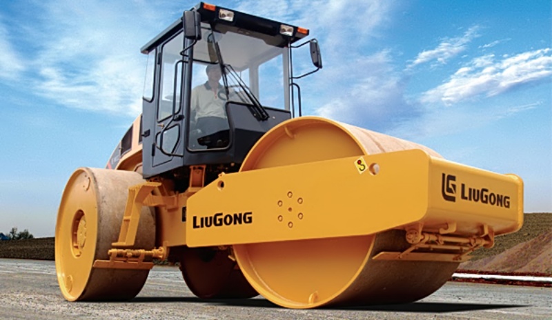 Thực hiện thi công nhựa đường, Bitum với xe lu Bình Minh