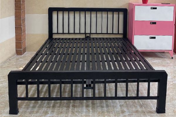 Kiểm tra siết chặt khớp nối, ốc vít để giường sắt chắc chắn hơn