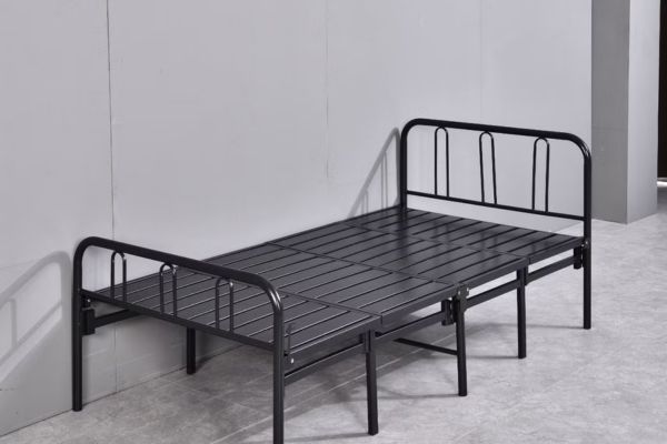 Giường sắt đơn giản giá rẻ phù hợp cho sinh viên