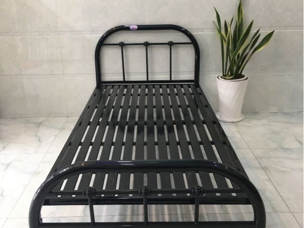 Mẫu giường sắt hộp đơn giản, màu sắc trung tính