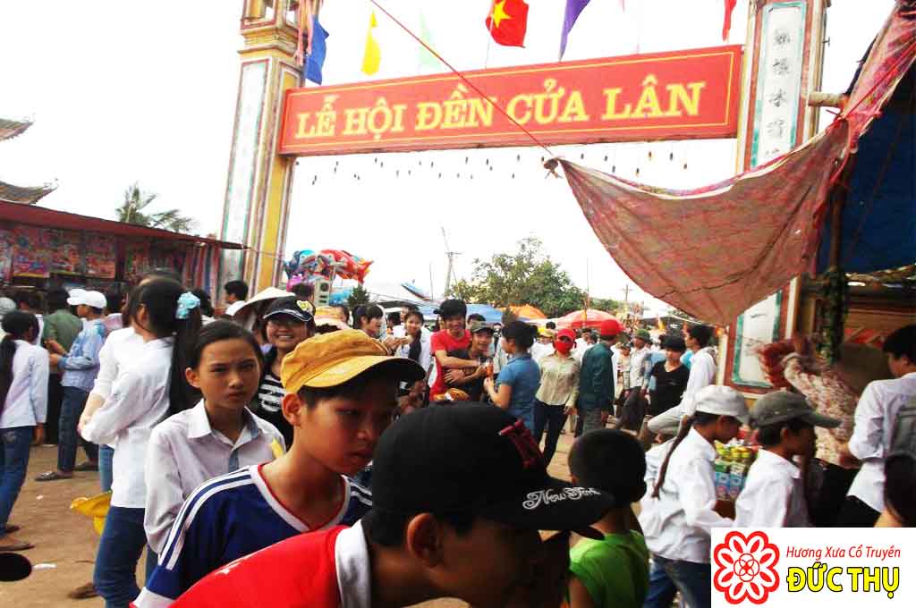 Đền Cửa Lân