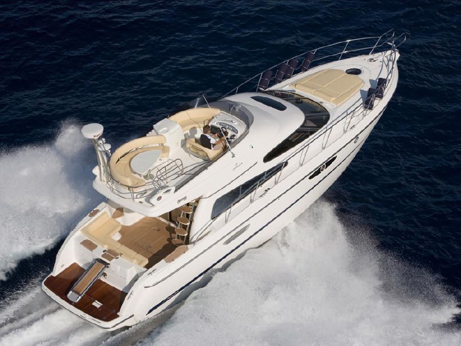 du thuyền tiện nghi 245000 bảng anh