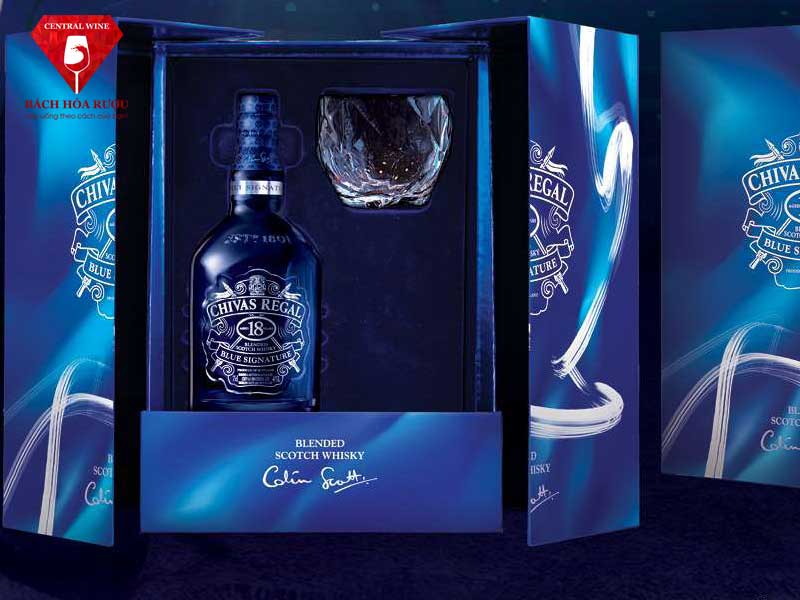 Chữ ký của Colin Scott trong bản Chivas 18 Blue Signature bách hóa rượu