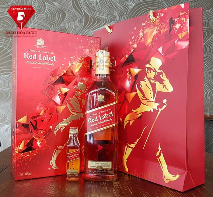 Hộp quà rượu Johnnie Waker Red Label 2021