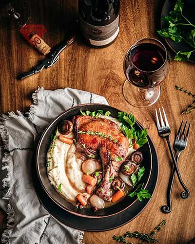 Gà nấu với rượu vang đỏ Zinfandel