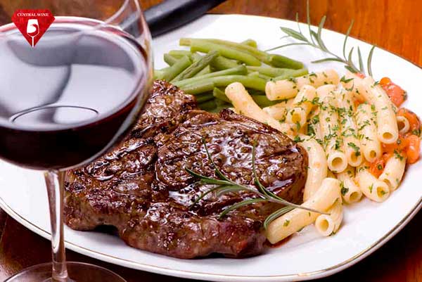 thực phẩm kết hợp với vang đỏ bordeaux