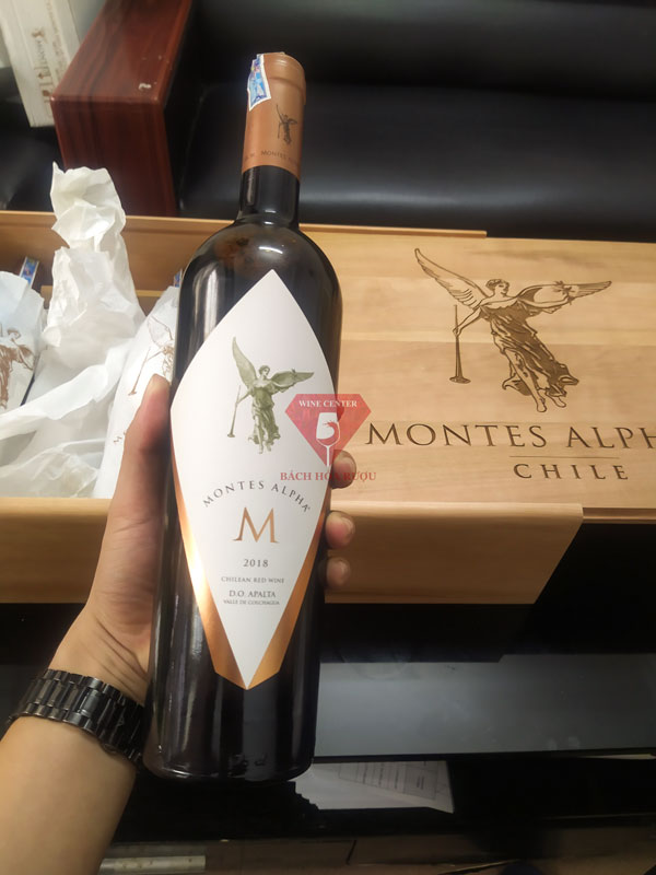 Rượu vang Montes Alpha M sử dụng thùng gỗ cao cấp