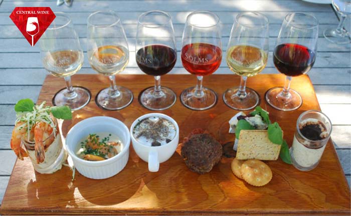 Các phương pháp phối hợp rượu vang với thực phẩm