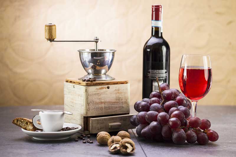 Tiêu thụ cà phê và rượu vang là bao nhiêu thì phù hợp?