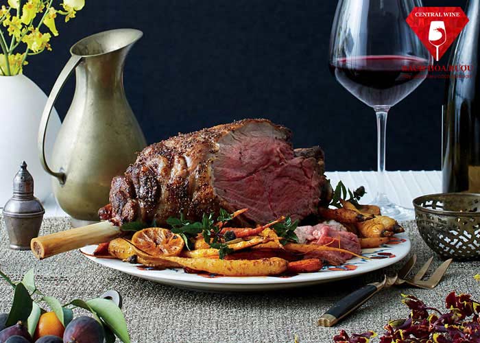 rượu vang ăn với thịt cừu là sự kết hợp tuyệt vời