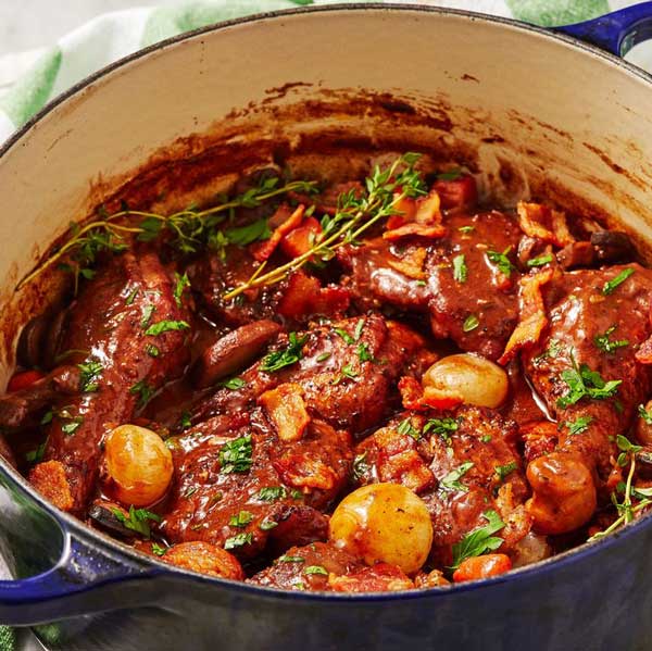 Bát thịt gà hầm Coq au Vin chất lượng