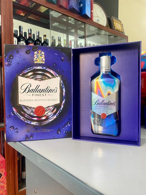 Rượu Ballantines Finest